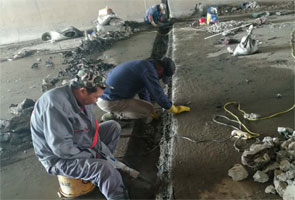 咸阳铁路框架桥伸缩缝堵漏